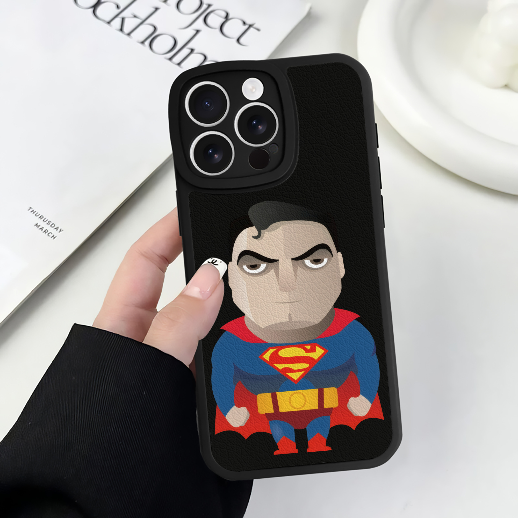 （画像用） アベンジャーズ The Avengers 【iPhone 16シリーズ対応】シリコンスマホケース（レザー調） 材質：シリコン